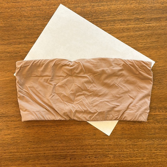 SKIMS Fits Everybody Bandeau Bra - Picture 4 of 7